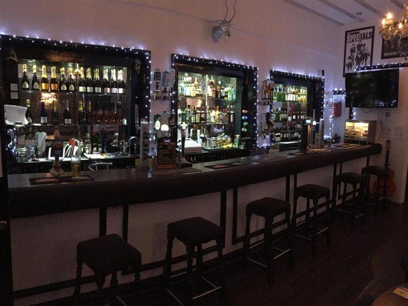 Highlands Hotel And Bar Хейстингс Екстериор снимка