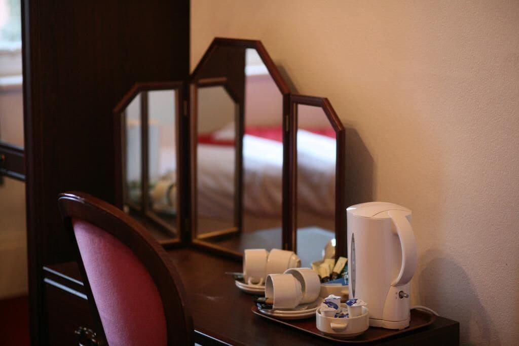 Highlands Hotel And Bar Хейстингс Екстериор снимка