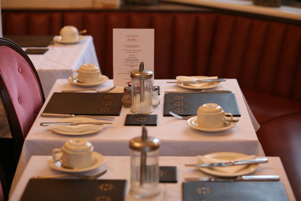 Highlands Hotel And Bar Хейстингс Екстериор снимка